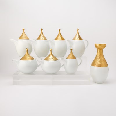 Lot 62 - Bjorn Wiinblad for Rosenthal Gilt Decorated Porcelain 'Magic Flute Gold' Pattern Dinner Service