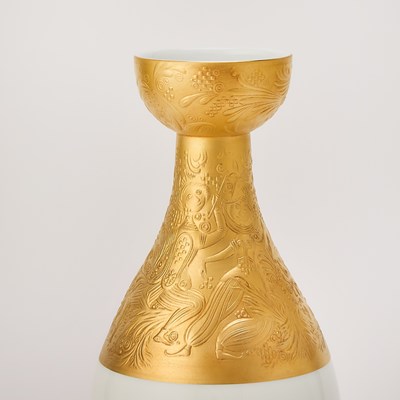 Lot 62 - Bjorn Wiinblad for Rosenthal Gilt Decorated Porcelain 'Magic Flute Gold' Pattern Dinner Service