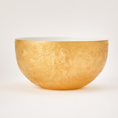 Lot 62 - Bjorn Wiinblad for Rosenthal Gilt Decorated Porcelain 'Magic Flute Gold' Pattern Dinner Service