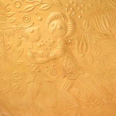 Lot 62 - Bjorn Wiinblad for Rosenthal Gilt Decorated Porcelain 'Magic Flute Gold' Pattern Dinner Service