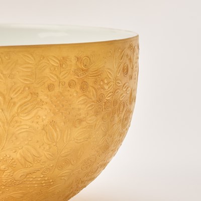 Lot 62 - Bjorn Wiinblad for Rosenthal Gilt Decorated Porcelain 'Magic Flute Gold' Pattern Dinner Service