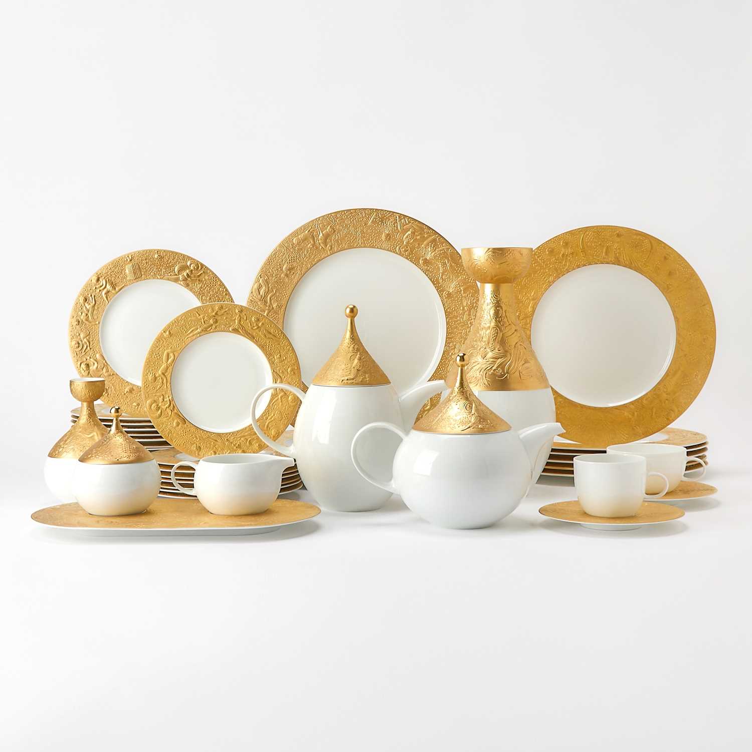 Lot 62 - Bjorn Wiinblad for Rosenthal Gilt Decorated Porcelain 'Magic Flute Gold' Pattern Dinner Service