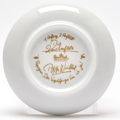 Lot 62 - Bjorn Wiinblad for Rosenthal Gilt Decorated Porcelain 'Magic Flute Gold' Pattern Dinner Service