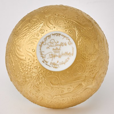 Lot 62 - Bjorn Wiinblad for Rosenthal Gilt Decorated Porcelain 'Magic Flute Gold' Pattern Dinner Service