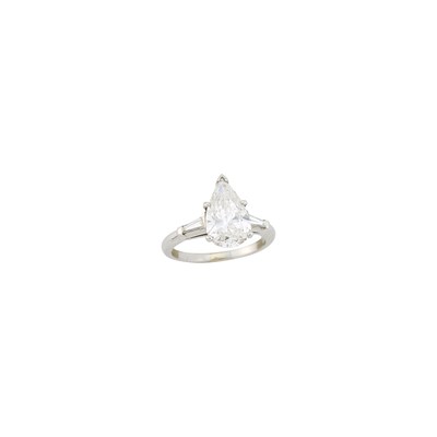 Lot 52 - Platinum and Diamond Ring