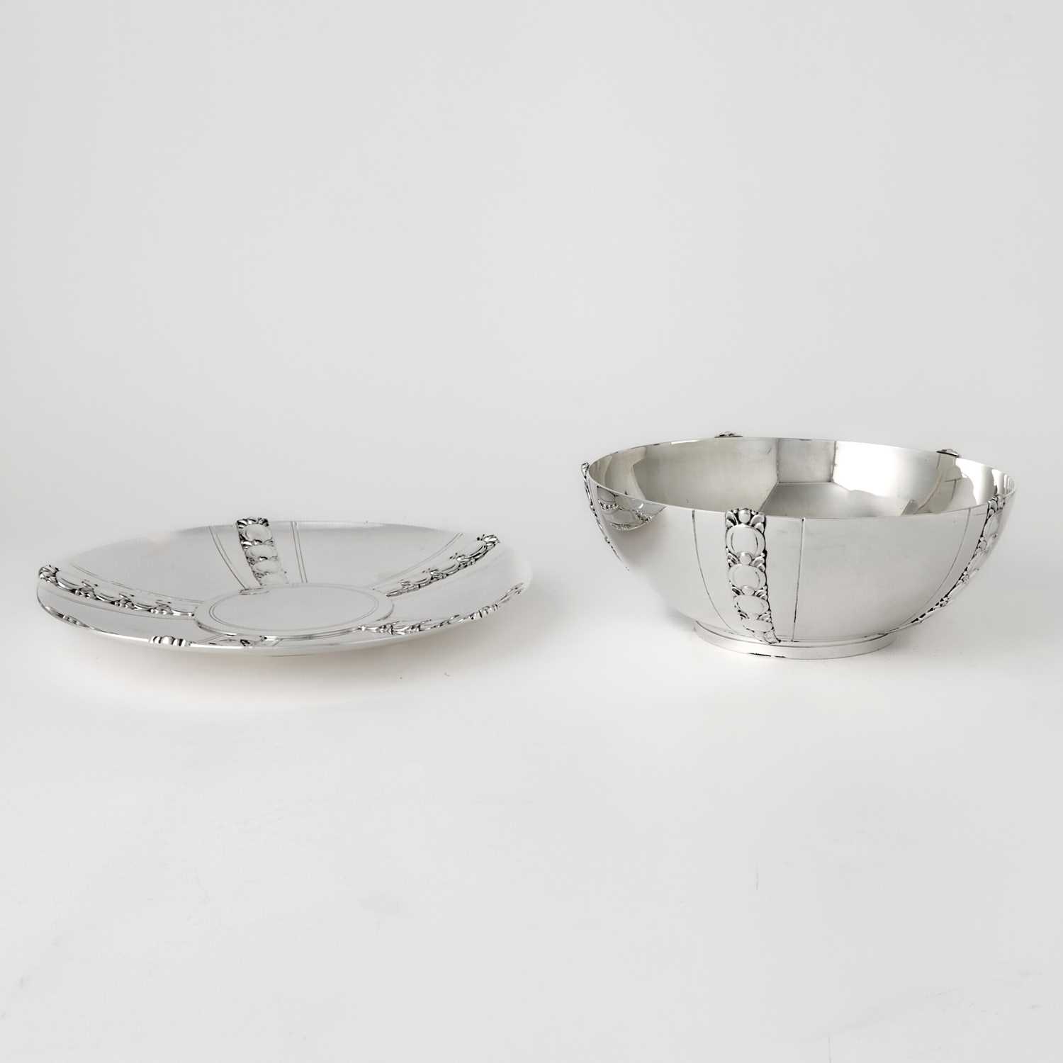 Lot 85 - Tiffany & Co. Sterling Silver "Exposition" Pattern Fruit Bowl and Stand