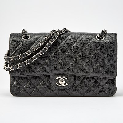 Lot Chanel Black Quilted Caviar Leather Double Flap Bag