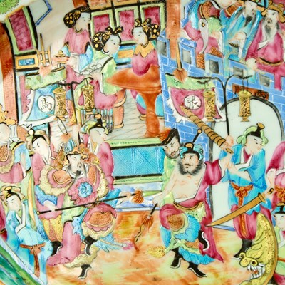 Lot 45 - Chinese Export Porcelain Tureen with Cover and Stand