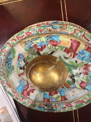 Lot 45 - Chinese Export Porcelain Tureen with Cover and Stand