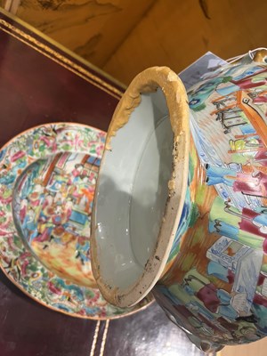 Lot 45 - Chinese Export Porcelain Tureen with Cover and Stand