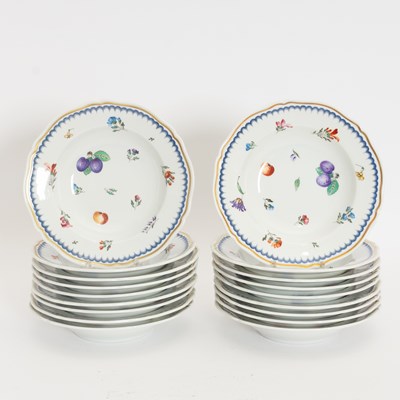 Lot 113 - Set of Eighteen Richard Ginori Porcelain Bowls