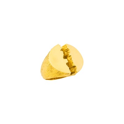 Lot 1316 - Gubelin Gold Abstract Ring