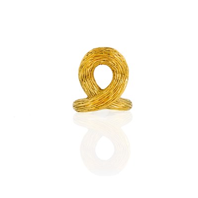 Lot 156 - Satsky Gold Ring