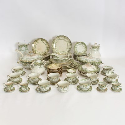 Lot 275 - Green and White English Porcelain Dinner Service