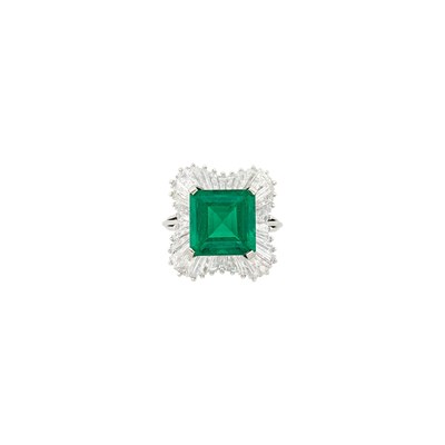 Lot 189 - Platinum, Emerald and Diamond Ballerina Ring
