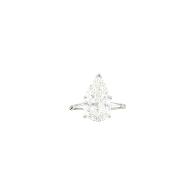 Lot 83 - Platinum and Diamond Ring