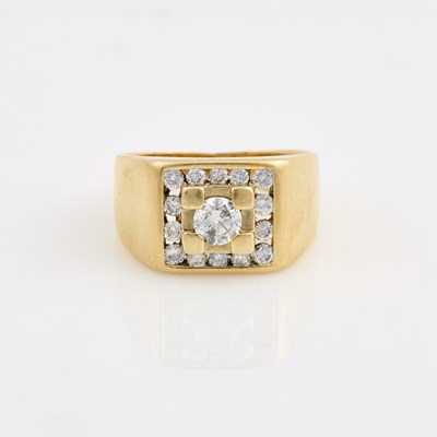 Lot 106 - Diamond Ring, 15 diamonds, center stone about 0.45 ct., 14 stones about 0.55 ct., 14K 6 dwt.