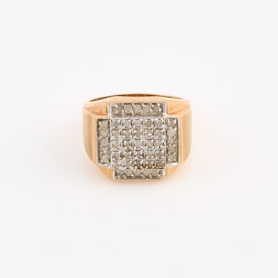 Lot 144 - Diamond Ring, 10K 4 dwt., stones damaged