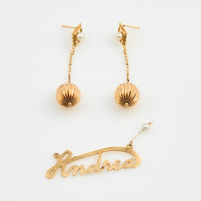 Lot 184 - Two Gold and Bead Earrings and Name Plate, 14K 3 dwt. all, damaged