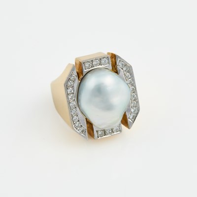 Lot 193 - Diamond and Bead Ring, 24 diamonds about 0.50 ct., 14K 13 dwt. all