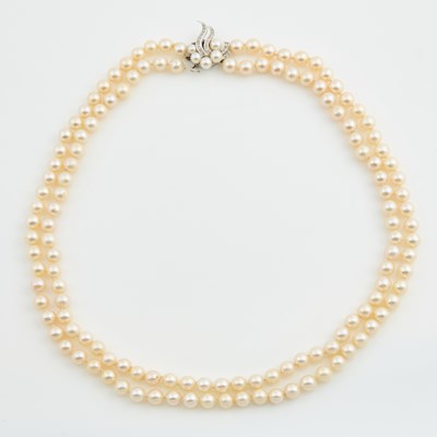Lot 194 - Bead Necklace with gold and bead clasp attached, 14K, bead missing