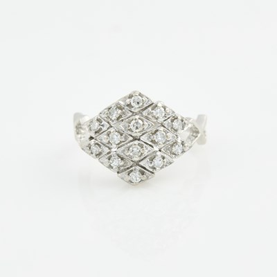 Lot 207 - Diamond Ring, 14 diamonds about 0.35 ct., 14K 2 dwt.