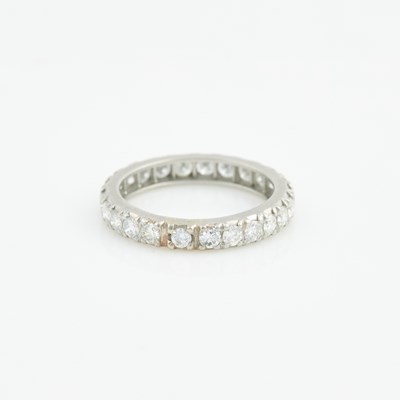 Lot 231 - Diamond Wedding Ring, 25 diamonds about 1.50 cts., Platinum 3 dwt.