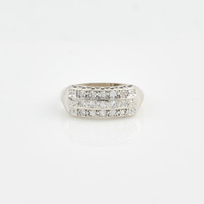 Lot 302 - Diamond Ring, 15 diamonds about 0.30 ct., 14K 2 dwt.