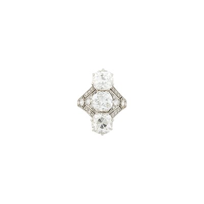 Lot 198 - Platinum and Diamond Ring