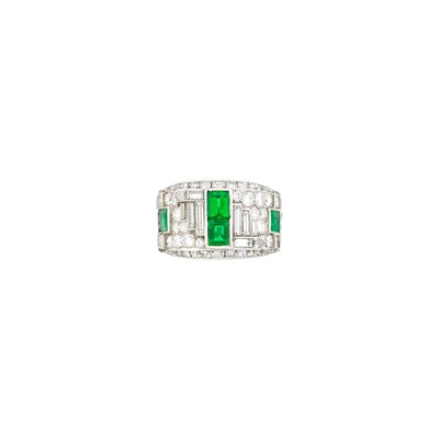 Lot 190 - Platinum, Emerald and Diamond Ring