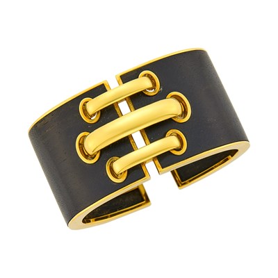 Lot 13 - David Webb Gold and Wood 'Shoelace' Cuff Bangle Bracelet