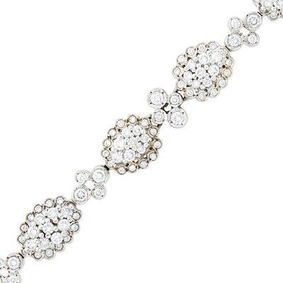 Lot 65 - Gregg Ruth White Gold and Diamond Bracelet