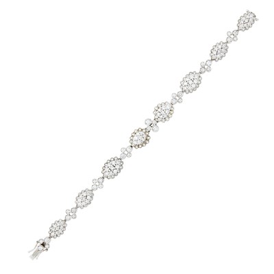Lot 65 - Gregg Ruth White Gold and Diamond Bracelet