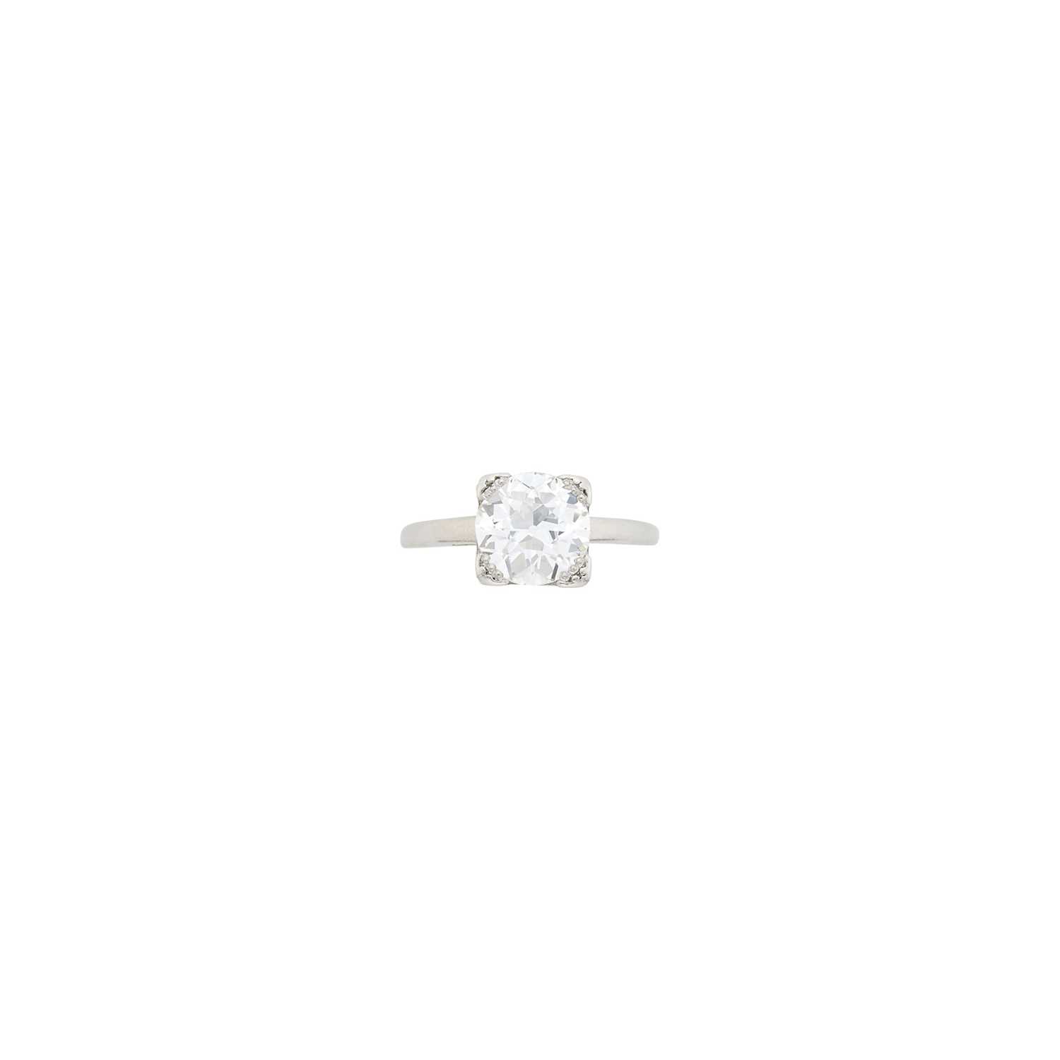 Lot 31 - Platinum and Diamond Ring