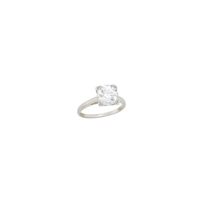 Lot 31 - Platinum and Diamond Ring