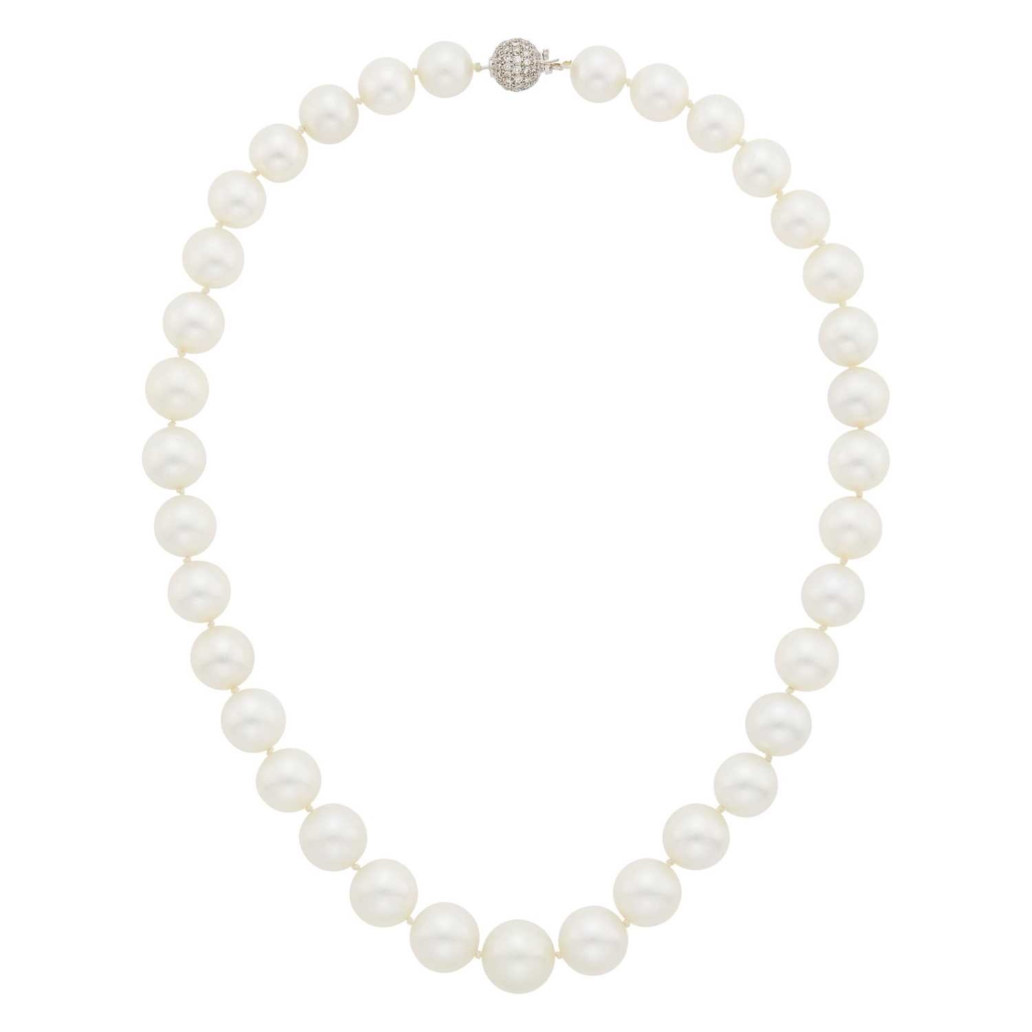 Lot 38 - South Sea Cultured Pearl Necklace with Platinum and Diamond Ball Clasp