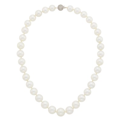 Lot 38 - South Sea Cultured Pearl Necklace with Platinum and Diamond Ball Clasp