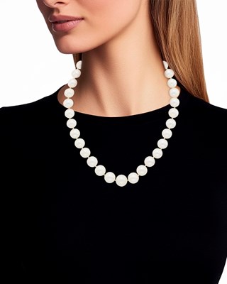 Lot 38 - South Sea Cultured Pearl Necklace with Platinum and Diamond Ball Clasp