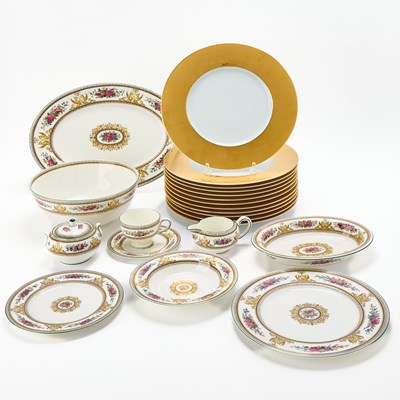 Lot 167 - Assembled Wedgwood Porcelain 'Columbia' Pattern Dinner Service
