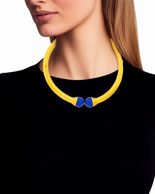 Lot 20 - High Karat Hammered Gold and Lapis Necklace and Pair of Earrings
