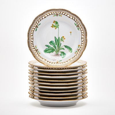 Lot 105 - Set of Twelve Royal Copenhagen Porcelain 'Flora Danica' Pattern Pierced Dinner Plates