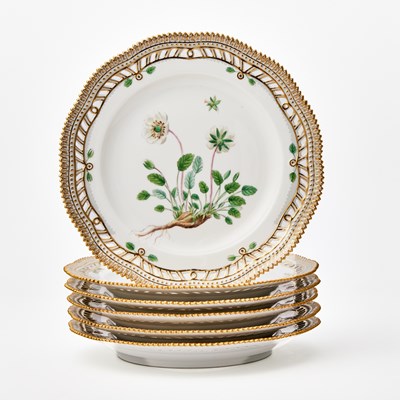 Lot 104 - Set of Six Royal Copenhagen Porcelain Gilt and Hand-Painted 'Flora Danica' Pierced Luncheon Plates