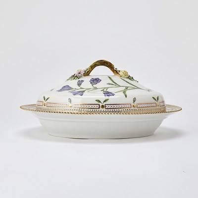 Lot 113 - Royal Copenhagen Gilt and Hand-Painted Porcelain 'Flora Danica' Pattern Covered Vegetable Dish