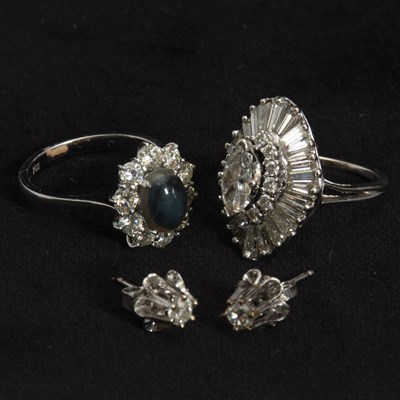 Lot 212 - White Gold and Diamond Ring, Pair of Stud Earrings, and Agate Ring