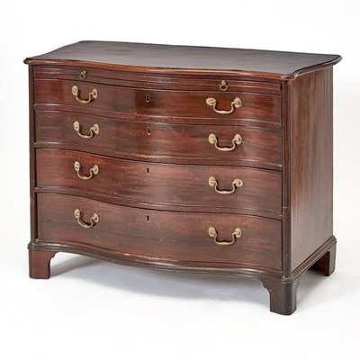Lot 199 - George III Serpentine Mahogany Chest of Drawers