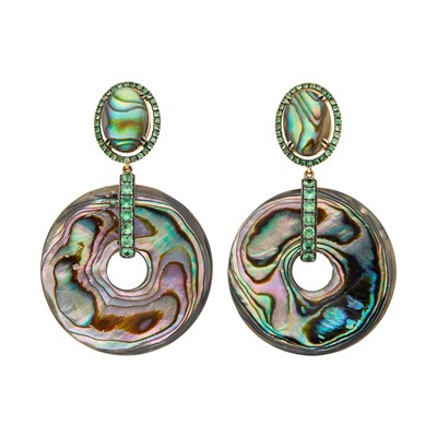 Lot 114 - Goshwara Pair of Gold, Abalone Pearl and Green Garnet Pendant-Earrings