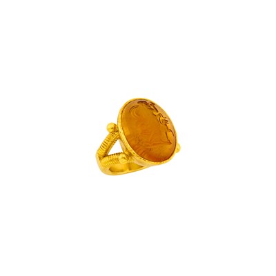 Lot 10 - Elizabeth Locke Hammered Gold, Carved Citrine Intaglio and Mother-of-Pearl Ring