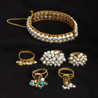 Lot 211 - Group of Gold and Freshwater Pearl Jewelry