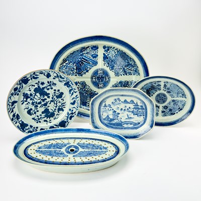 Lot 104 - Group of Three Chinese Export 'Blue Fitzhugh' Oval Porcelain Platters