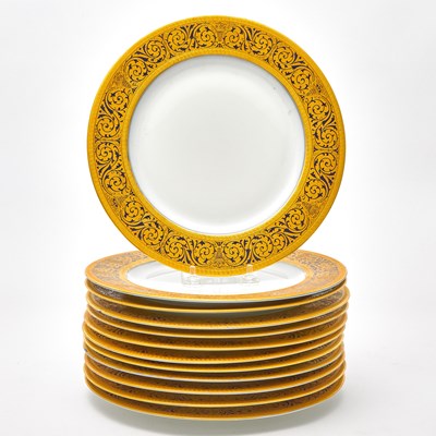 Lot 228 - Set of Twelve Hutschenreuther Porcelain Dinner Plates